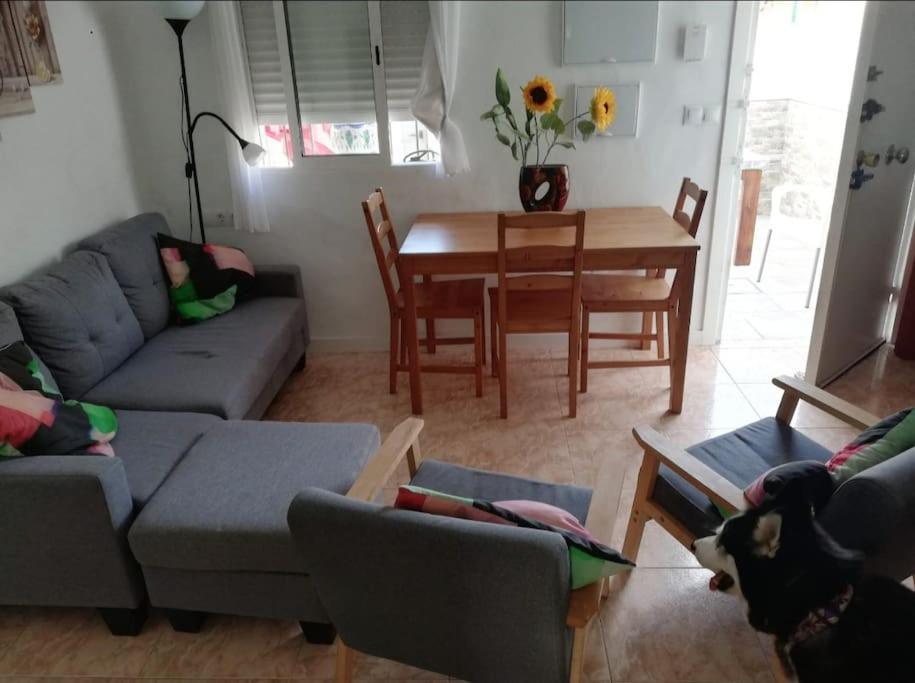 Casa Familiar Patio Y 2 Banos Con Aire Acondicionado Appartement Málaga